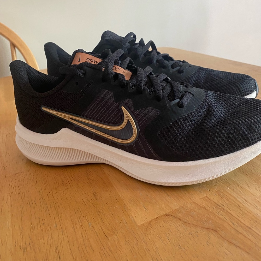 Womens 9.5 Nike downshifter black copper coin